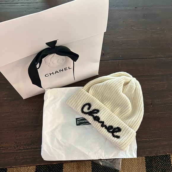Chanel Beanie - Picture 3 of 5